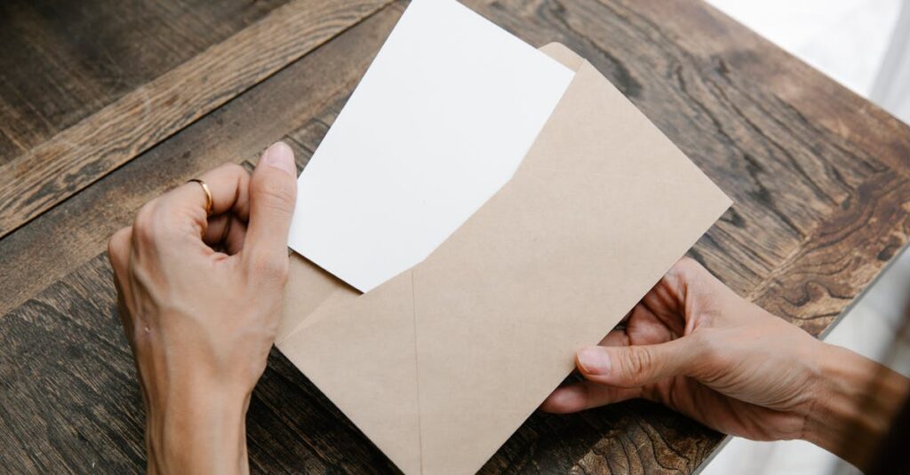 初穂料の封筒と中袋に正しく記入する方法を説明する図解風のイメージ